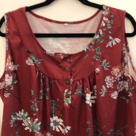 Sleeveless floral Henley-style top - Picture 3 of 8